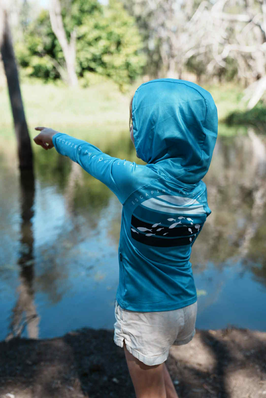  Kids performance short sleeve fishing shirt with water-resistant pockets and elastic hood, UPF 50+ sun protection, no buff or thumb holes