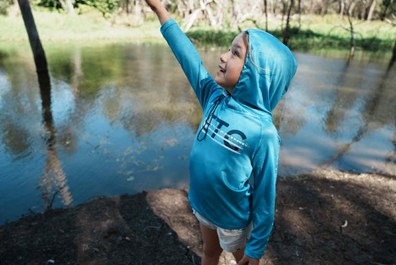 Kids performance short sleeve fishing shirt with water-resistant pockets and elastic hood, UPF 50+ sun protection, no buff or thumb holes